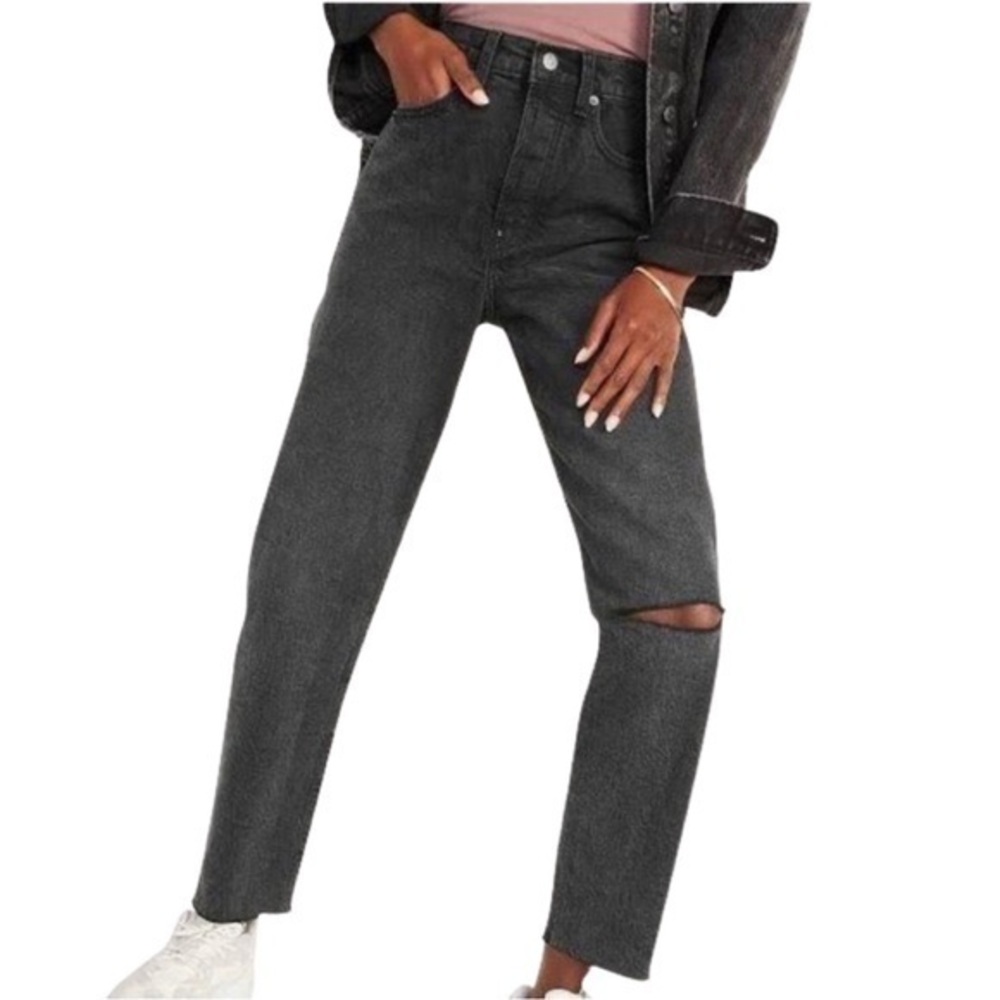 Old Navy Women’s Black Distressed High Waisted Sky-Hi Straight Leg Jeans